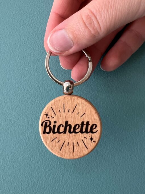 Porte-clé en bois gravé avec message personnalisé – création artisanale fabriquée à la main dans le sud de la France