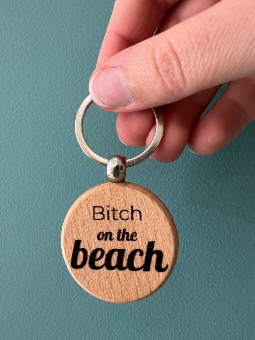 Porte-clé en bois gravé avec message personnalisé – création artisanale fabriquée à la main dans le sud de la France