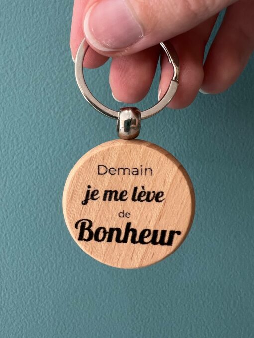Porte-clé en bois gravé avec message personnalisé – création artisanale fabriquée à la main dans le sud de la France