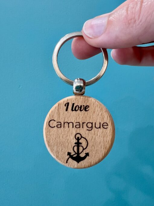 Porte-clé en bois gravé avec message personnalisé – création artisanale fabriquée à la main dans le sud de la France