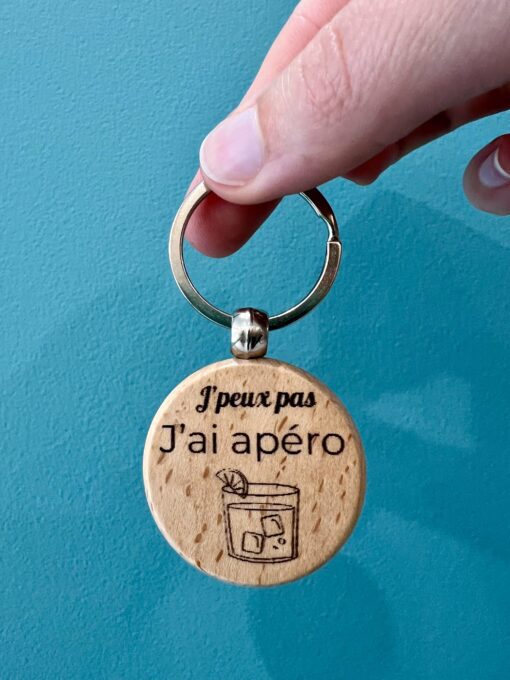 Porte-clé en bois gravé avec message personnalisé – création artisanale fabriquée à la main dans le sud de la France