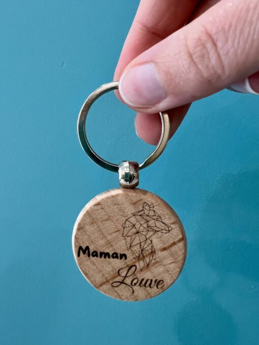 Porte-clé en bois gravé avec message personnalisé – création artisanale fabriquée à la main dans le sud de la France