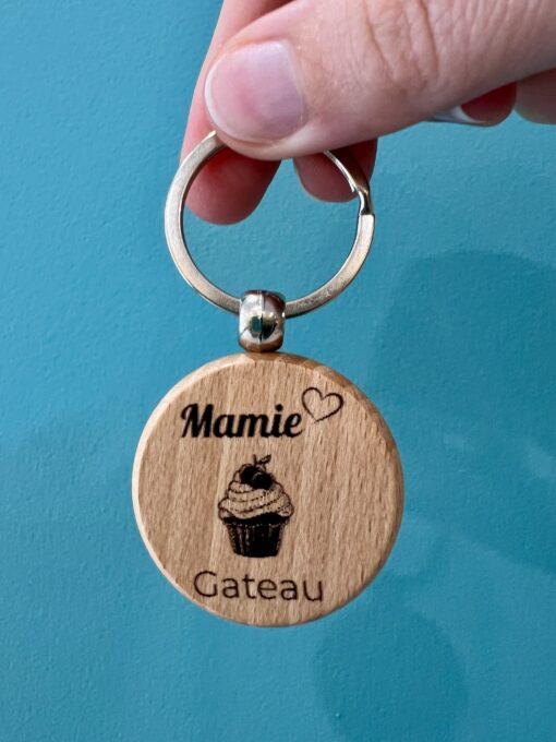 Porte-clé en bois gravé avec message personnalisé – création artisanale fabriquée à la main dans le sud de la France