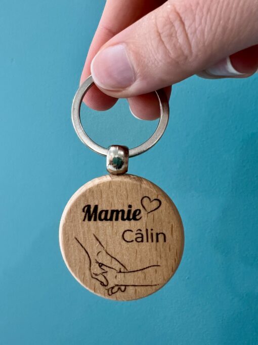 Porte-clé en bois gravé avec message personnalisé – création artisanale fabriquée à la main dans le sud de la France