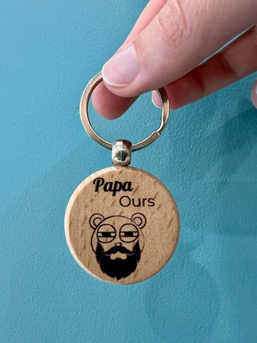 Porte-clé en bois gravé avec message personnalisé – création artisanale fabriquée à la main dans le sud de la France
