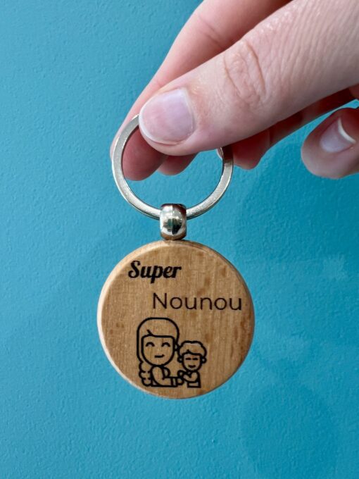 Porte-clé en bois gravé avec message personnalisé – création artisanale fabriquée à la main dans le sud de la France