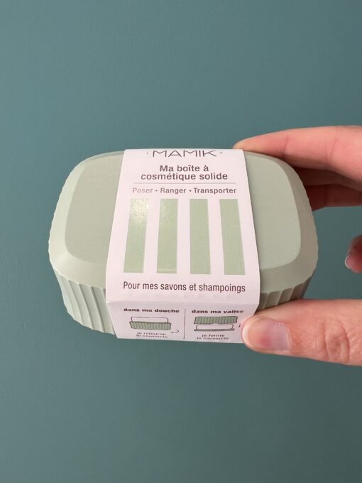 Boîte à savon vert tilleul fermée en plastique recyclé, vue de face
