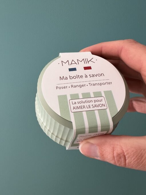 Boîte à shampooing solide ronde en plastique recyclé fermée, vue de face.