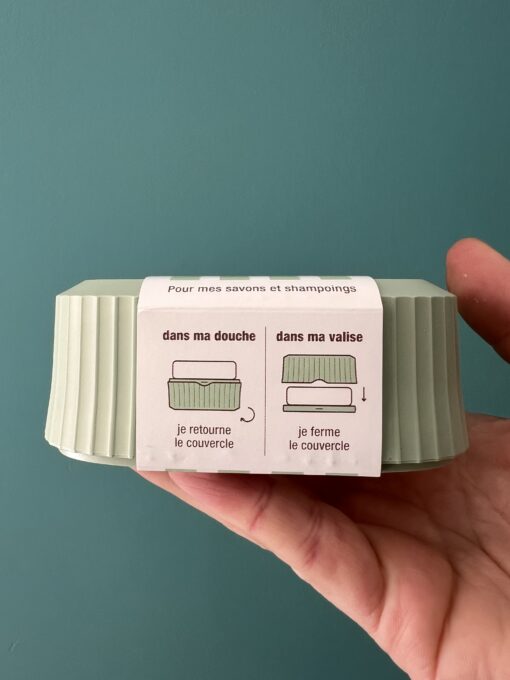 Boîte à savon vert tilleul fermée en plastique recyclé, vue de face